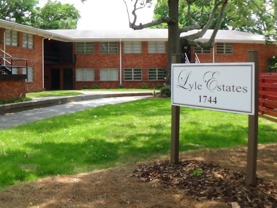 Building Photo - Classic 1 Bedroom Apartment in Historic Do...