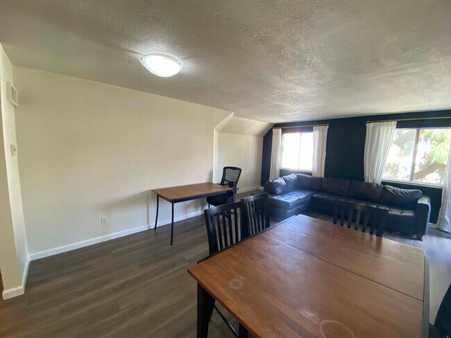 Building Photo - 3520 Lebon Dr