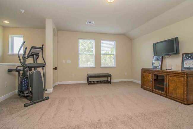 Building Photo - 4 Bed / 3 Bath Home near Macdill AFB