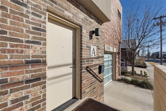 Building Photo - 1008 N Francis Ave