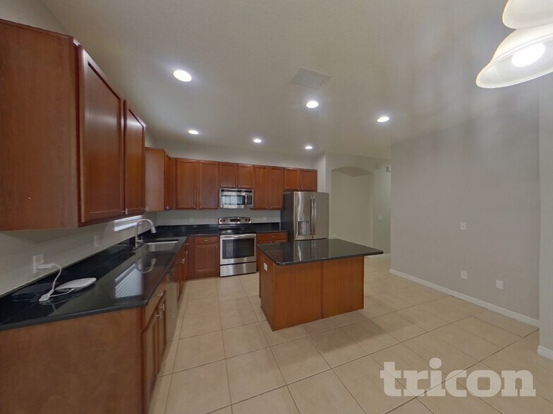 Building Photo - 420 Kings Path Dr