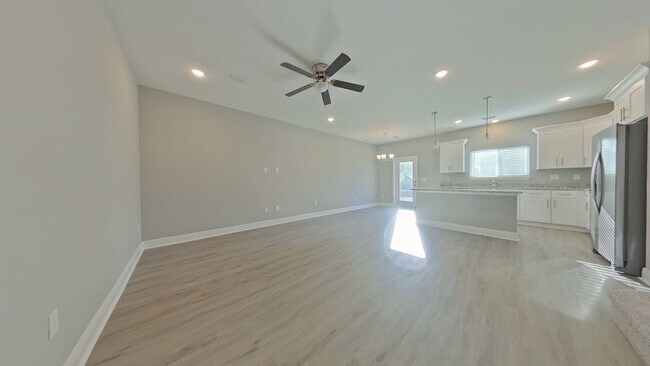 Building Photo - 814 Kenneth Dr