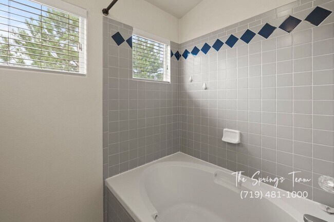 Building Photo - Pinnacle at Cheyenne Mountain Townhome wit...