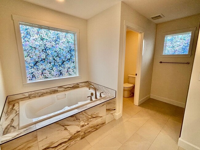 Building Photo - Gorgeous Ridgefield Home