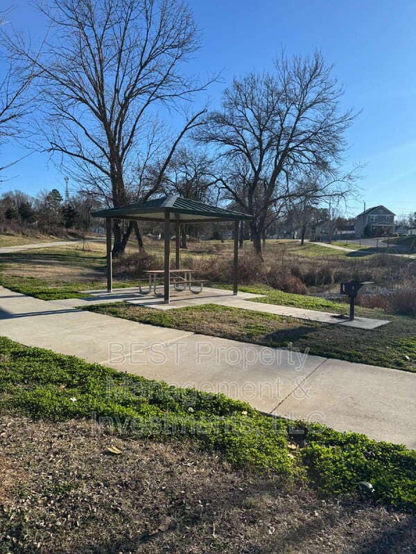 Building Photo - 1305 Norris Ave