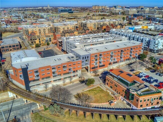 Building Photo - 1 NE 2nd St