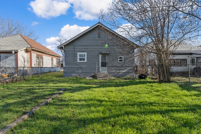 Building Photo - 817 S 10th St