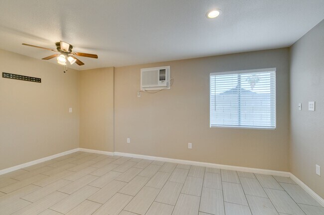 Building Photo - 437 Waterwheel Falls Dr