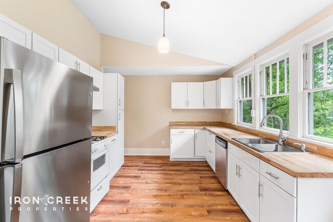 Building Photo - Stunning Historic Montford Home with Moder...