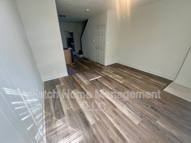 Building Photo - 615 Lake St