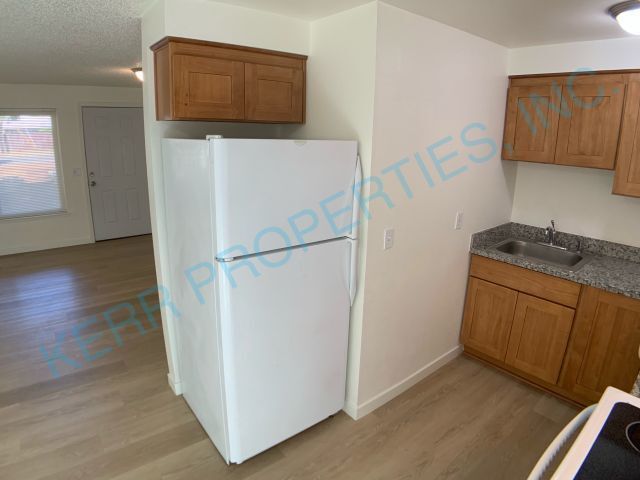 Building Photo - Charming 3-Bed Retreat with 2 Full Baths in Portland's Heart – 1000 Sq Ft of Comfort!