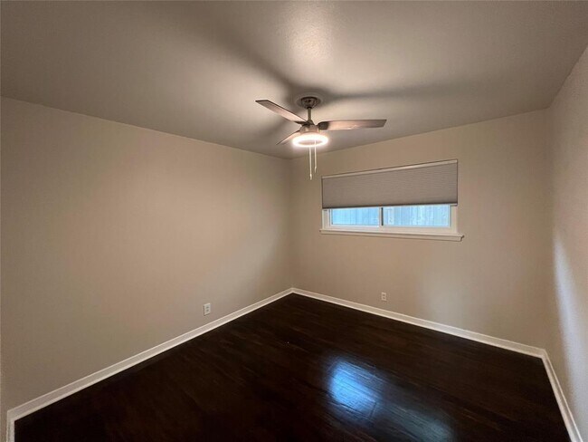 Building Photo - 5417 De Milo Dr