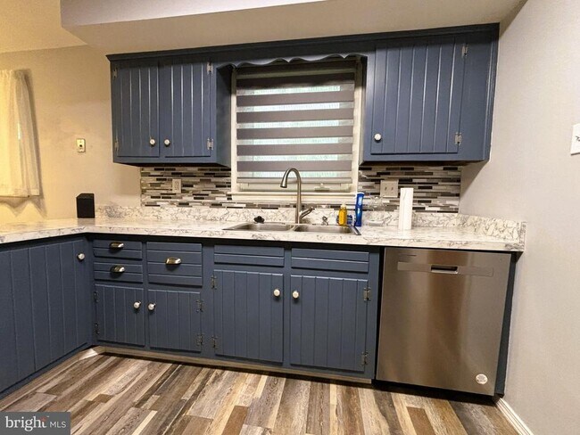 Building Photo - 415 Monmouth Dr