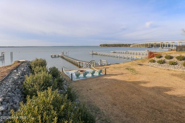 Building Photo - Water front!! Boat Lift!!  Gemstone Drive @ Back Gate Bridge in Sneads Ferry