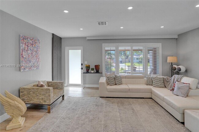 Building Photo - 2011 NE 31st Ct