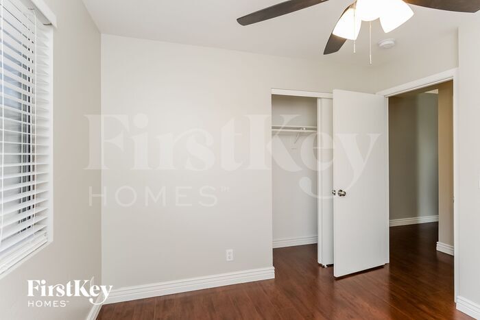 Building Photo - 8518 E Clovis Ave