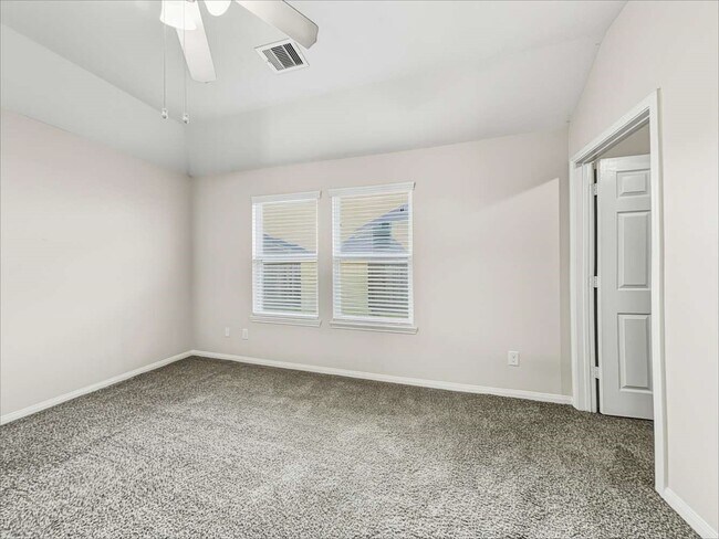 Building Photo - 5907 Deep S Dr