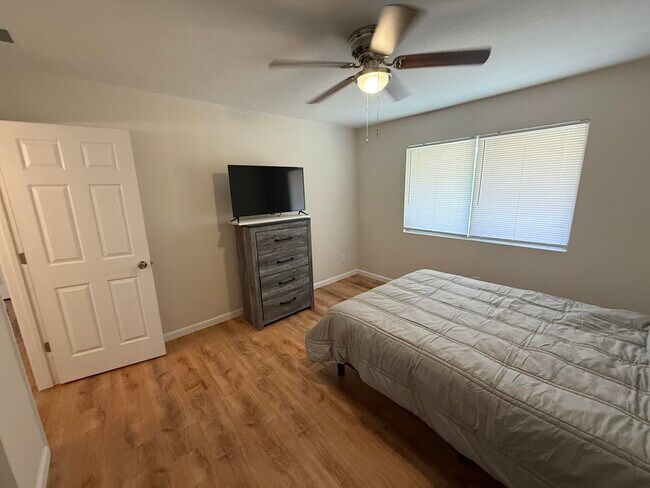 Building Photo - 801 N Ann St