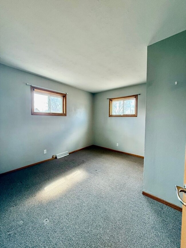 Building Photo - Charming 2-Bedroom Home Near the Hospital – Pet Friendly!
