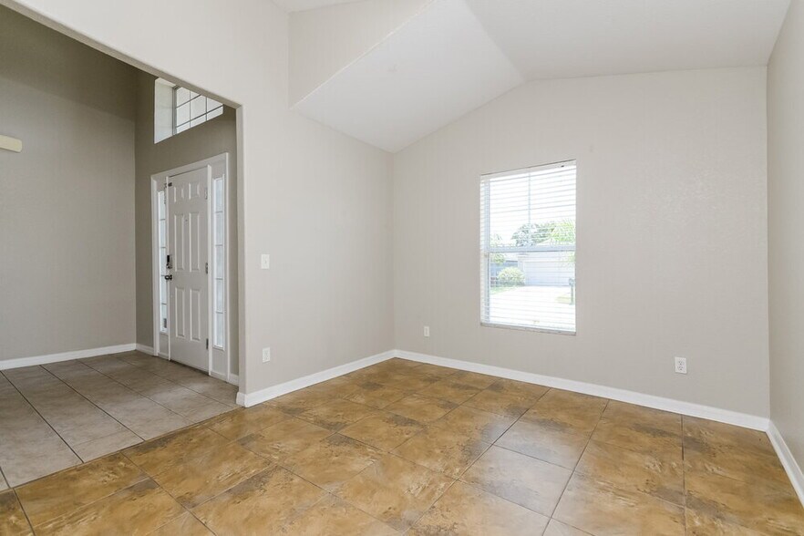 Building Photo - 202 Tower View Dr W