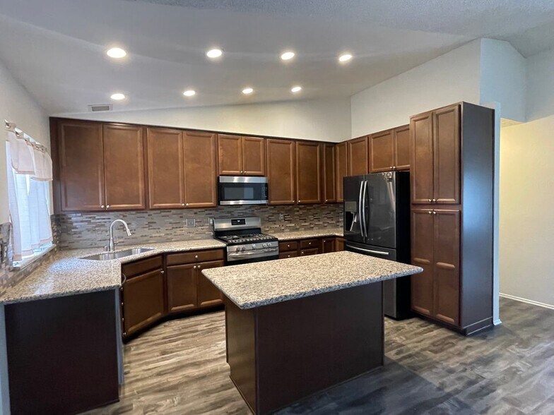 Primary Photo - 3736 Eclipse Dr