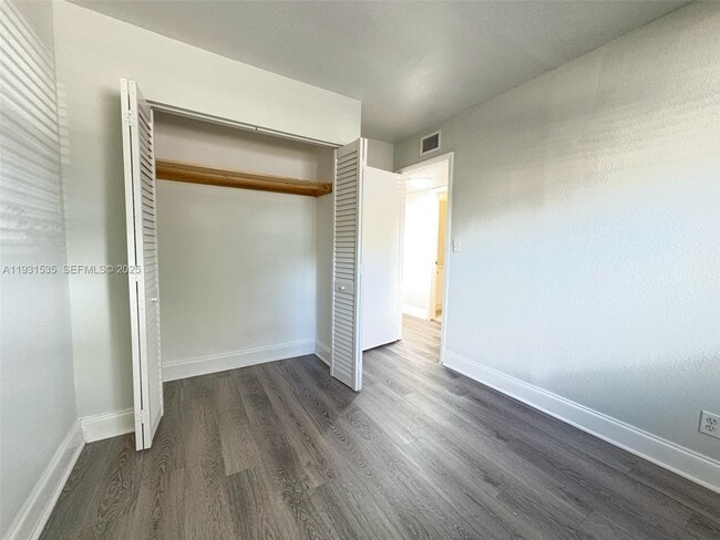 Building Photo - 101 NE 41st St