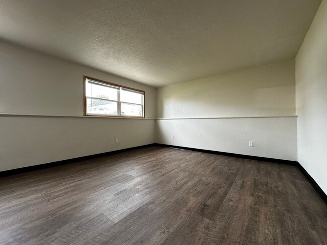 Building Photo - Regal Landing ||