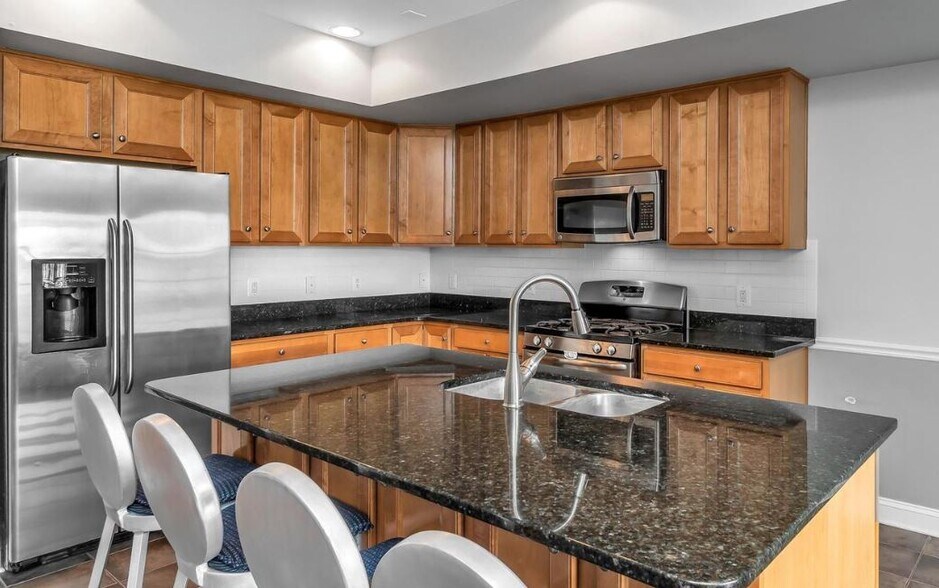 Building Photo - 15155 Kentshire Dr