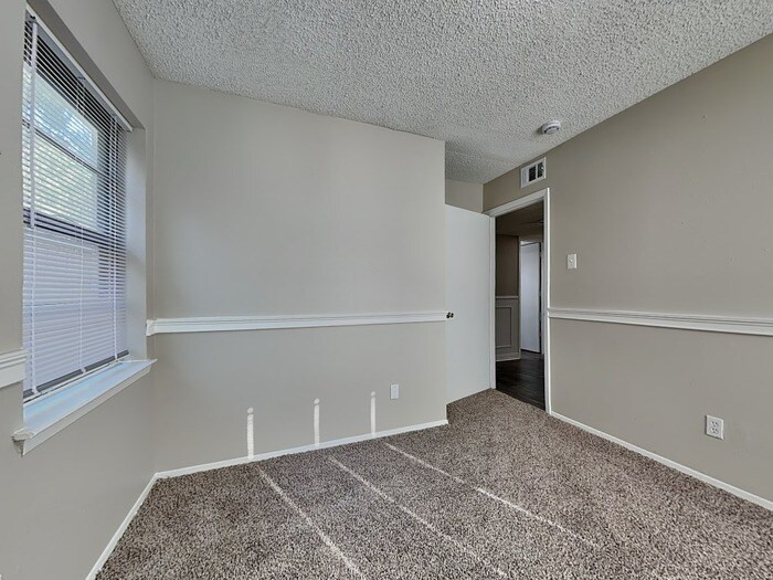 Building Photo - 2515 Wanda Dr