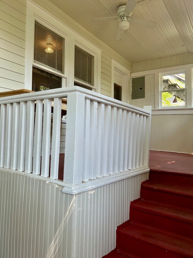 Building Photo - 421 Park Dr