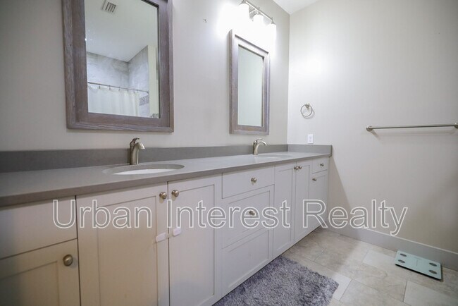 Building Photo - 63 Palm St