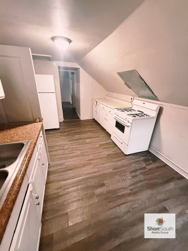 Building Photo - 861 Washington Ave