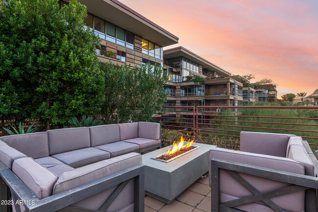 Building Photo - 7161 E Rancho Vista Dr