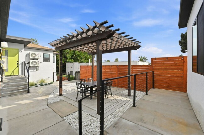 Building Photo - 2735 Broadway-8