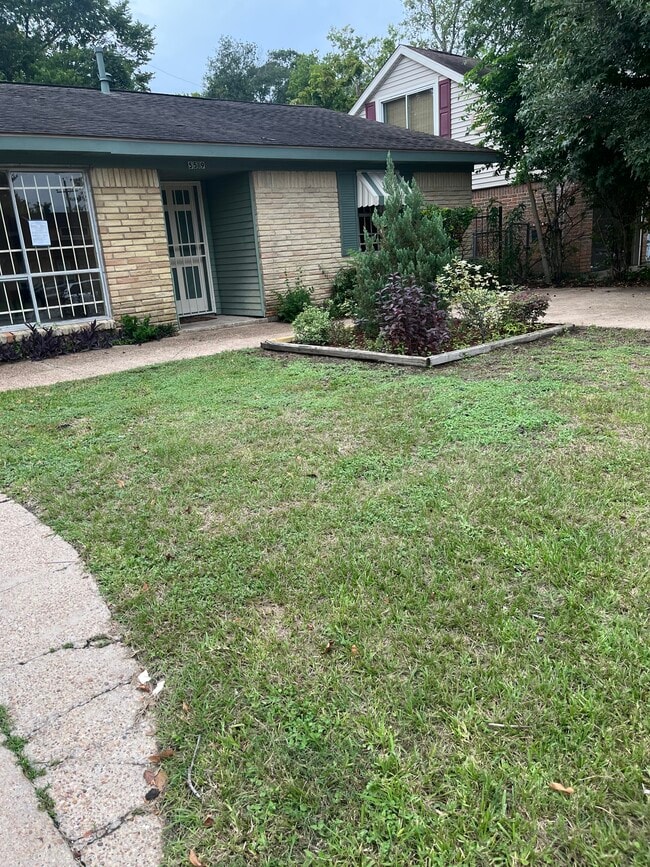 Building Photo - 5519 Cannonway Dr