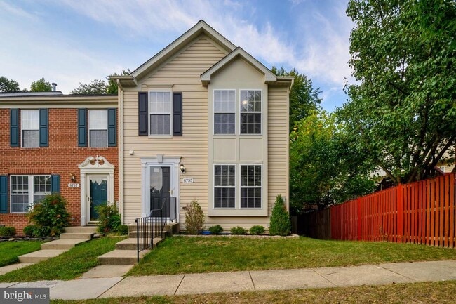 Building Photo - 8755 Thornbrook Dr