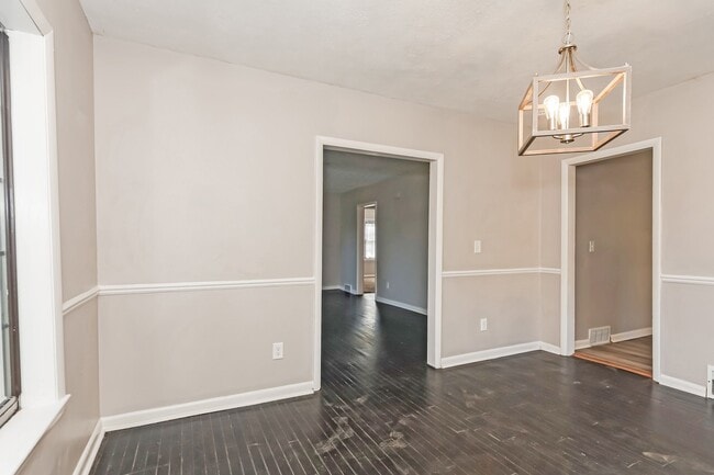Building Photo - 297 E Melford Ave