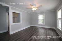 Building Photo - Conveniently Located 1 Bedroom Available i...