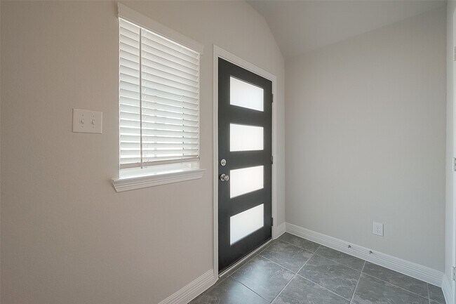 Building Photo - 40712 Guillemont Ln
