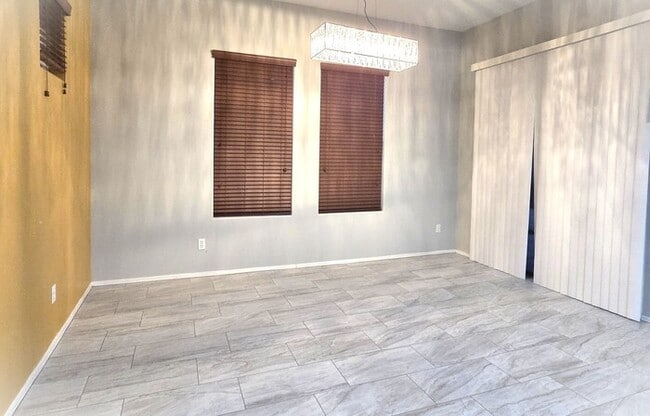 Building Photo - Beautiful 4-bedroom 2.5 bath home