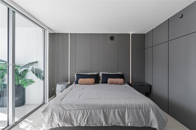 Building Photo - 90 SW 3rd St