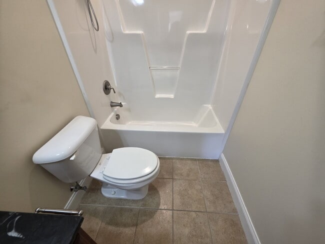 Building Photo - Spacious 4-Bedroom Home for Rent in Kings ...