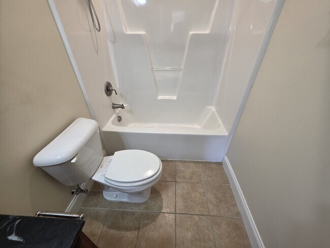 Building Photo - Spacious 4-Bedroom Home for Rent in Kings Grant Fayetteville – 15 Minutes from Fort Bragg