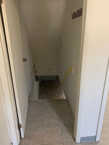 Downstair - 3422 Daisy Ave