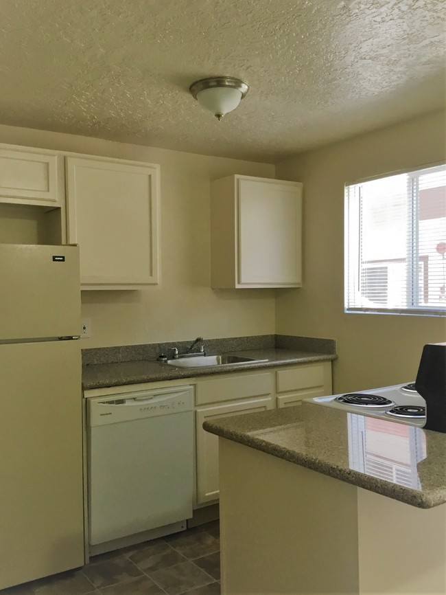 TOWN HOUSE KITCHEN ( DECOR MAY VARY) - Alder Village