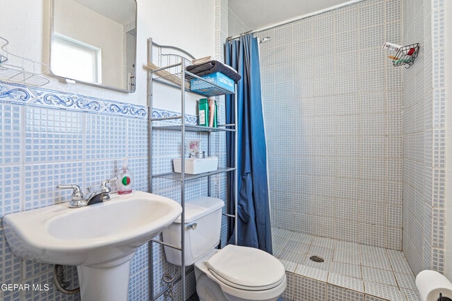 Building Photo - 5516 Fairbanks Dr