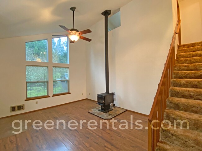 Building Photo - Adorable 2BR 1.75BA Home on Tumwater Hill