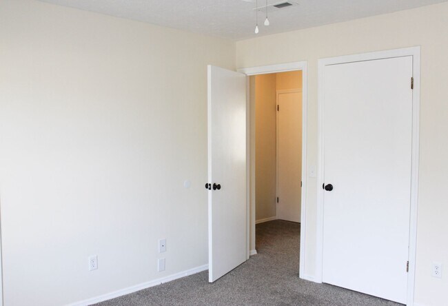 Building Photo - 1840 Woodland Ave