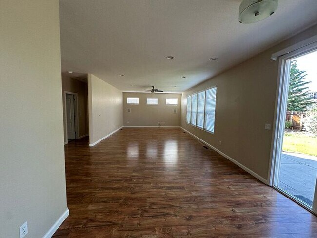Building Photo - 3031 Sky Country Dr
