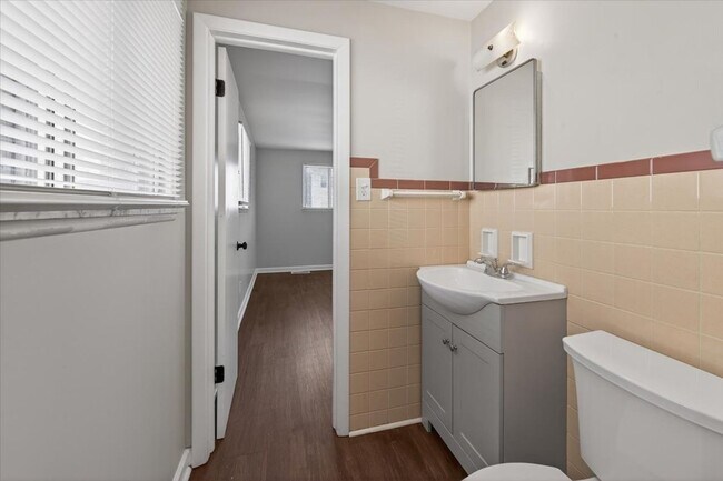 Building Photo - 1801 W Morris St